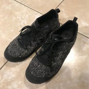 Size 8 ASICS. Barely worn
